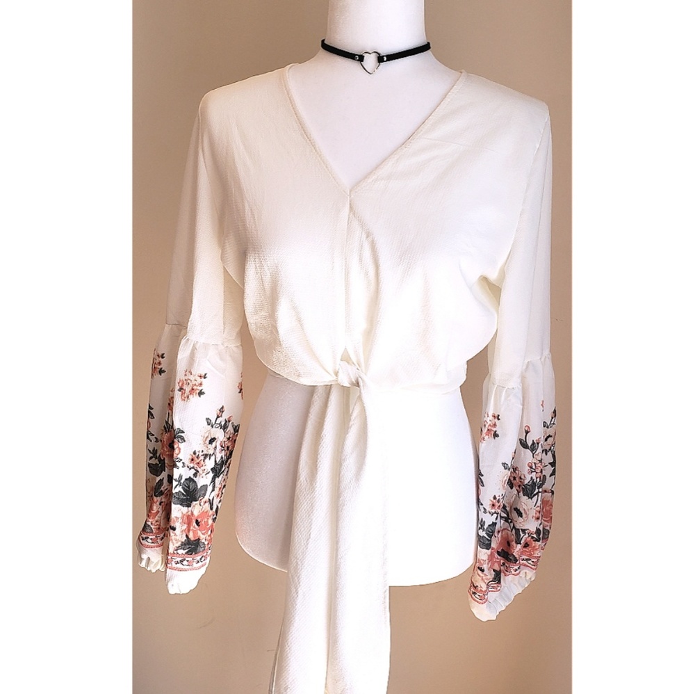 🆕️Boho Bubble Sleeve Tie Front Crop Top Sz L - Picture 2 of 6